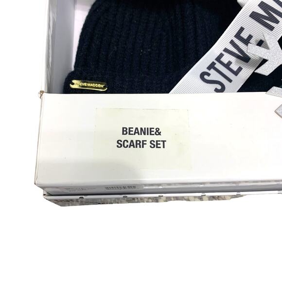Steve Madden Hat and Scarf Set NIB Black Beanie Plaid Scarf Cozy - Picture 4 of 4